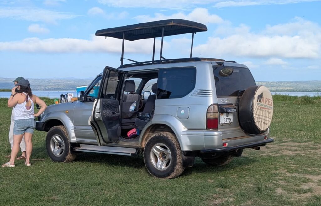 Pop up roof land cruiser for hire in Uganda